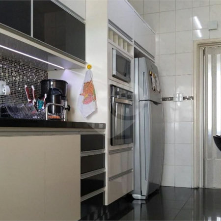 Apartamento com três dormitórios no Bom Retiro.