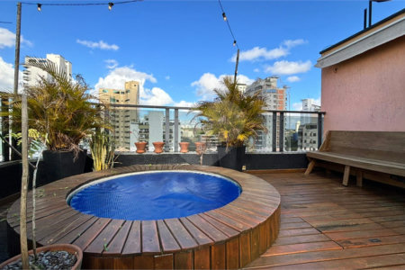 Cobertura duplex com 90 m², perfeita para quem busca conforto, privacidade e uma excelente localização.