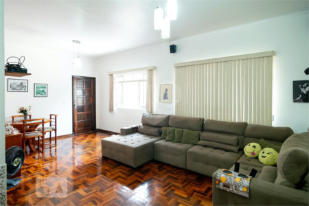 Casa à venda com 3 quartos, sendo 2 suítes, em Jardim Prudência, São Paulo, SP