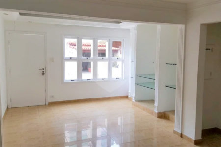 Casa de vila para venda e locação na região da Mooca