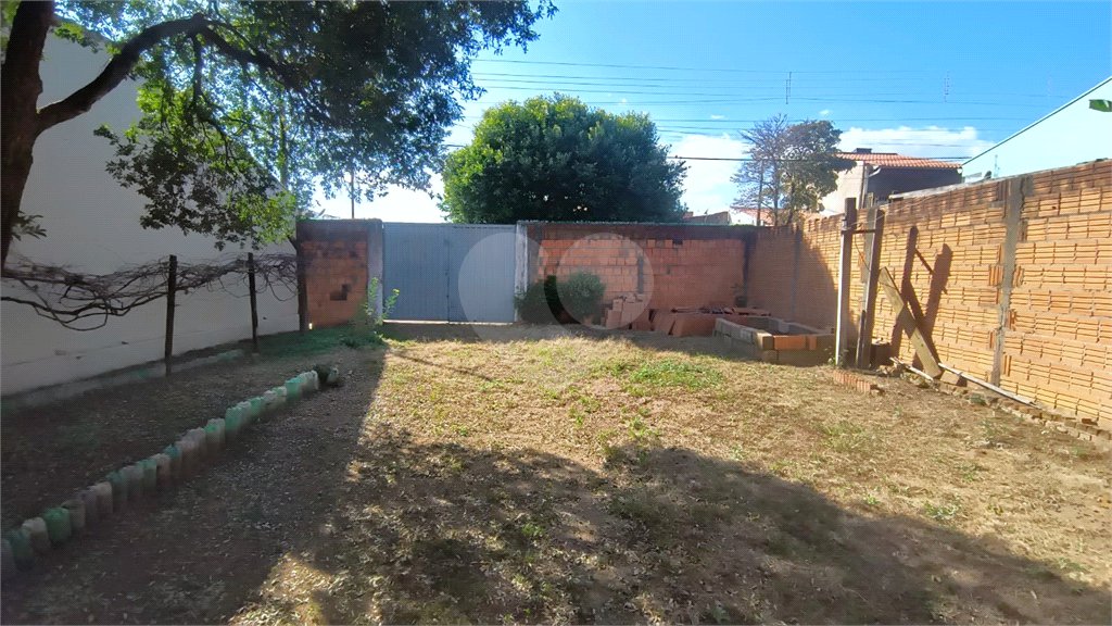 Terreno á venda no Jardim Tangara.