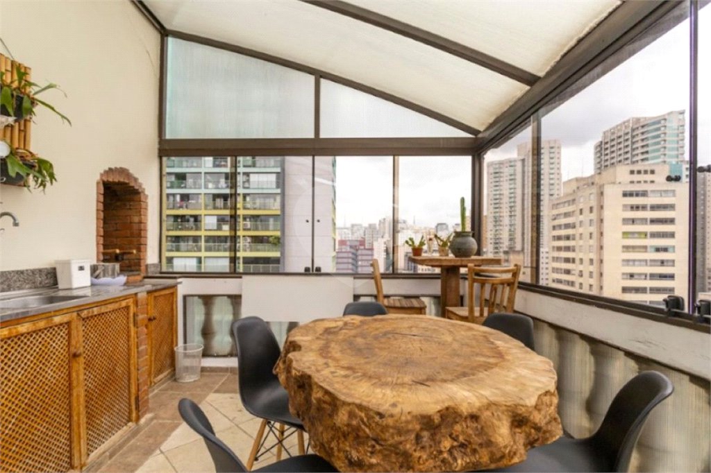 Cobertura para Locação e Venda com 330m² - Bela Vista
