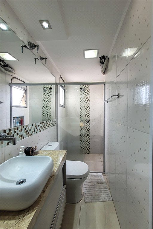 Apartamento de 143m² com 3 dormitórios e 2 vagas de garagem.