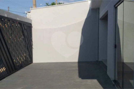 Casa térrea em Araraquara/SP.