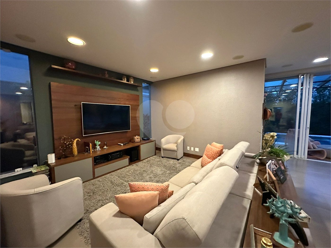 Casa a venda no condomínio Damha II