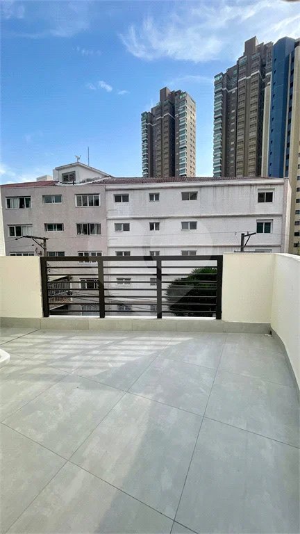 Sobrado com 3 andares, 350 m², 6 quartos, 2 suítes e 5 vagas para locação no Jardim Anália Franco!