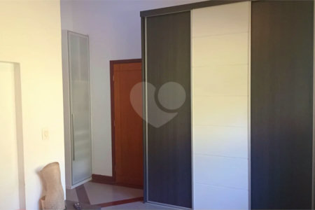 Casa à venda com 3 suítes no condomínio Vale da Santa Fé, Vinhedo - SP