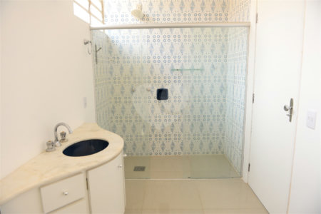 Casa térrea em Araraquara/SP.