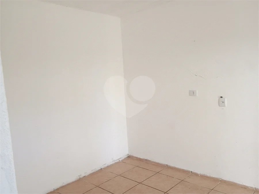 Casa de 1 dormitório com quintal e jardim na Vila Ipojuca!