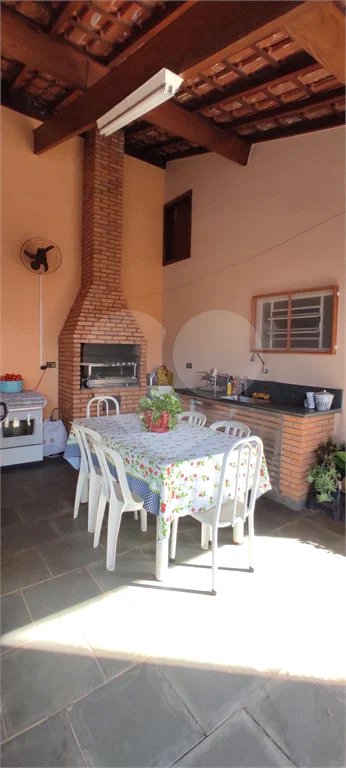 Casa a venda na cidade de São Pedro - SP.