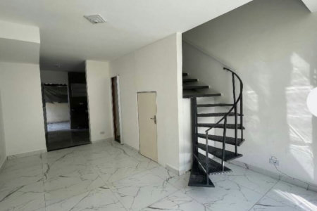 Sobrado à venda com 2 quartos no condomínio Ville de Vie 2, Cotia - SP