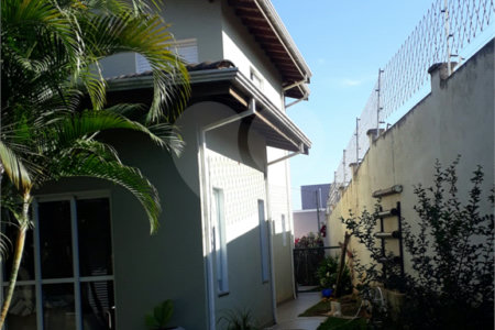 Sobrado à Venda no Condomínio Picollo Villagio com mobilha