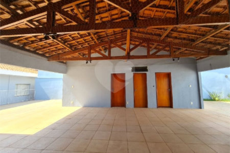 Casa à venda com 3 dormitórios, sendo 1 suite e ampla área de lazer no Jardim Brasil