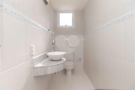 Casa à venda com 4 quartos, sendo 2 suítes, no condomínio Stephanie, São Paulo - SP