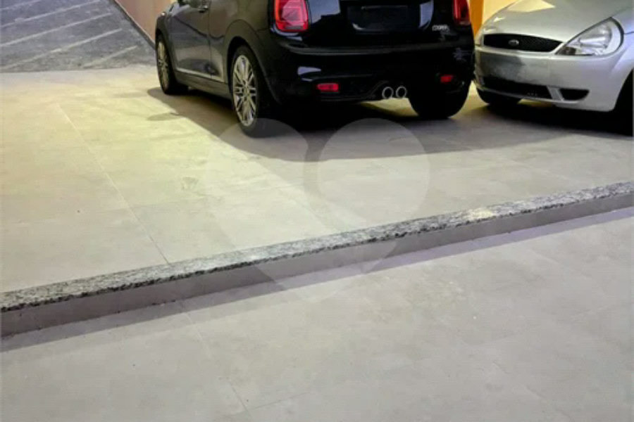 Sobrado à venda ou para alugar com 3 suítes em Horto, São Paulo, SP