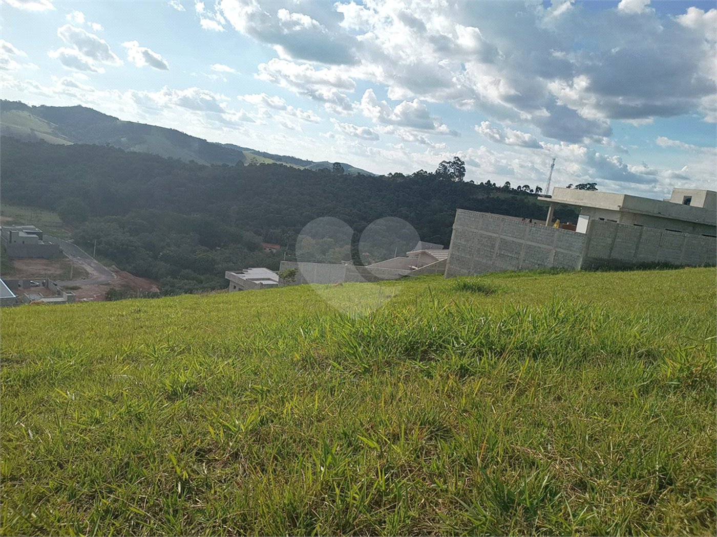 Terreno Exclusivo em Condomínio Fechado a 10 Minutos de Atibaia