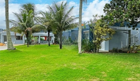 Casa a venda em Peruíbe - Frente ao Mar.