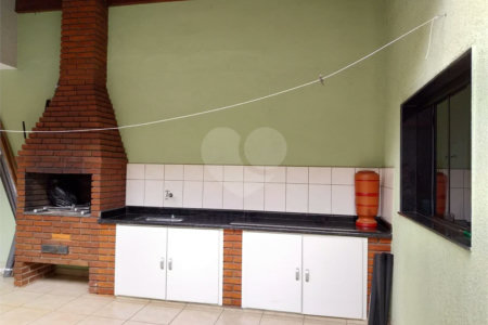 Casa com 324m², 4 dormitórios, sendo 1 suíte, 4 vagas, à venda no Jardim Las Vegas em Santo André.