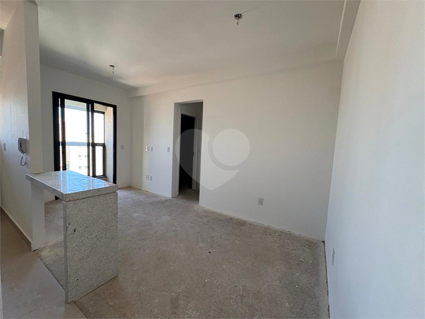 Apartamento no IRINEU MASSARI á venda