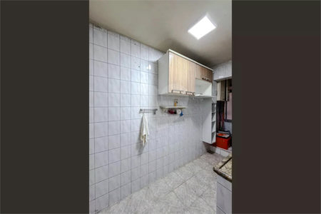 Apartamento Mobiliado à Venda na Aclimação – 64 m², 2 Dormitórios e Excelente Localização