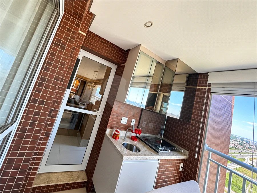 Apartamento de 127 m² em andar alto, com vista livre, 3 suítes planejadas, sacada gourmet envidraçada, 2 vagas e lazer completo, próximo ao Shopping Golden Square e à Avenida Kennedy.