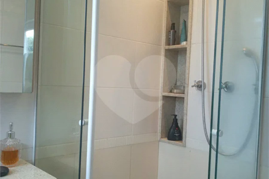 Apartamento 3 dormitórios, região do Campo Belo. Condomínio com laser completo.