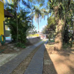 Casa com Piscina, Sauna e Edícula em Rua Arborizada no Tremembé