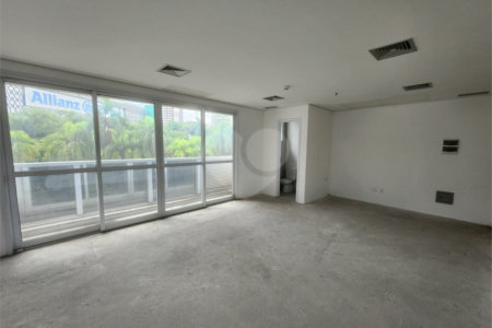 Sala comercial em frente ao Allianz Parque