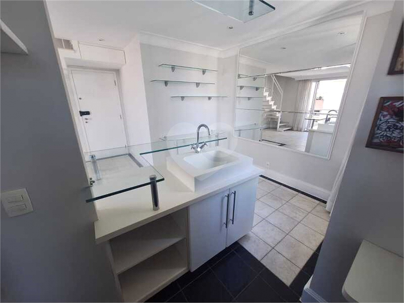 Apartamento para locação com 2 dormitórios, sendo 1 suíte com 02 vagas, totalmente climatizado nos 3 ambientes