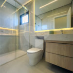 Indaiatuba - Condominio Villa Sapezal - 318 m² de Terreno - 230 m² de Área Construída - 3 suítes, sendo 1 Master com closet planejado - Sala de TV - Sala de estar integrada à Sala de jantar - Cozinha com móveis planejados - Despensa - Escritório planejado - Lavabo - Piscina com preparação para aquec