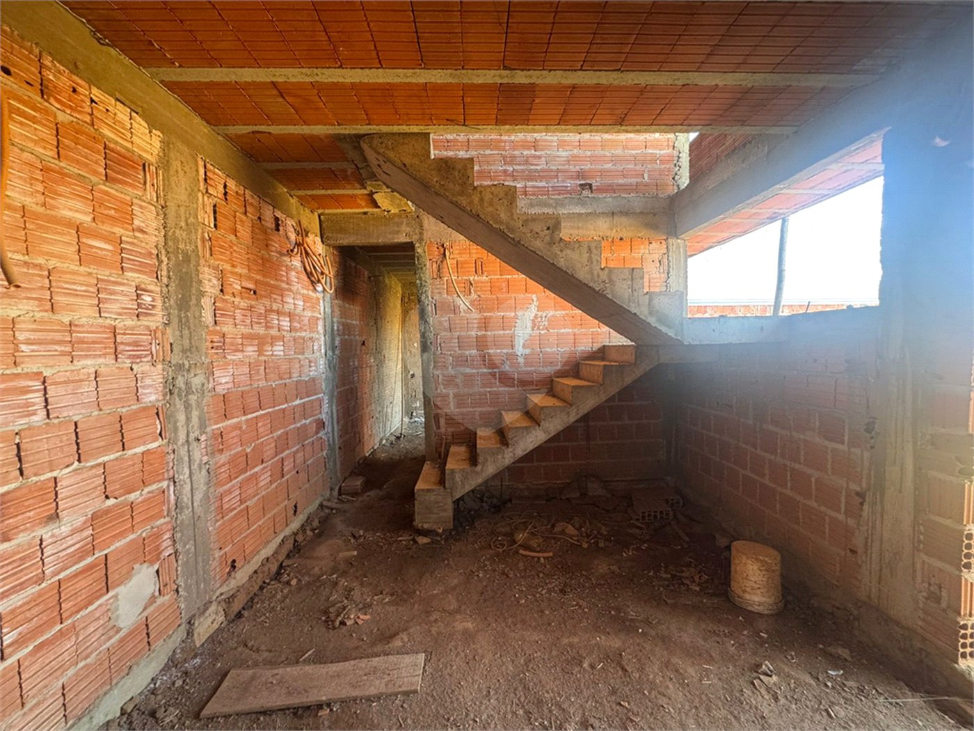 Terreno Murado de 250m2, em Jardim Embaré, São Carlos.