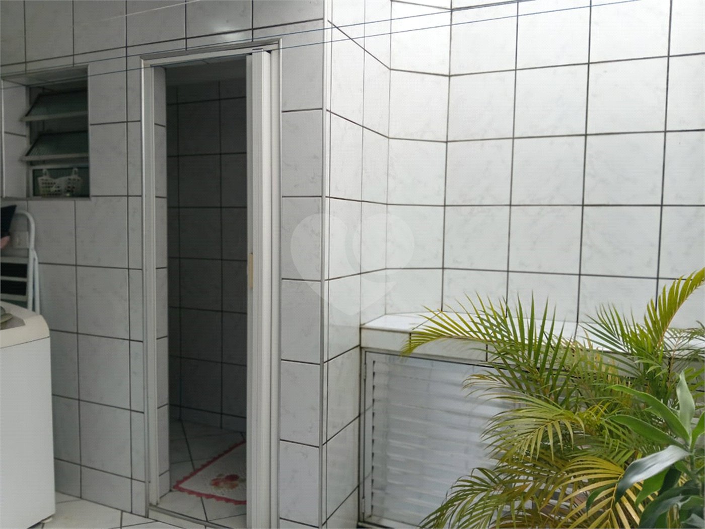 Sobrado em condomínio fechado com 3 dormitórios e 100m2
