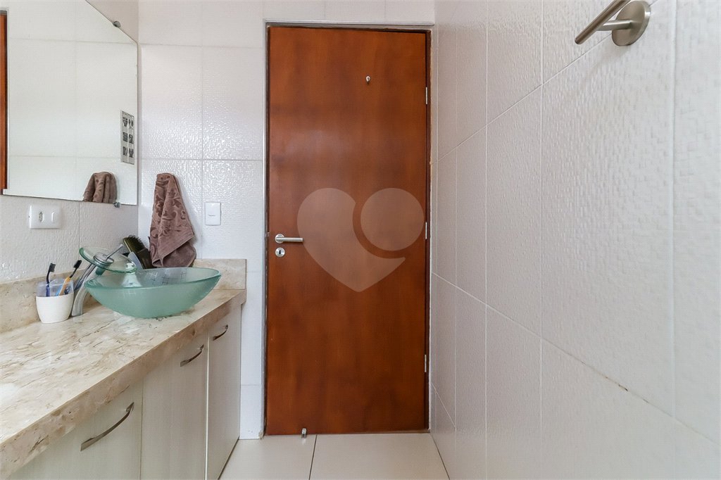 Sobrado à venda com 4 quartos, sendo 2 suítes,  em Interlagos, São Paulo, SP