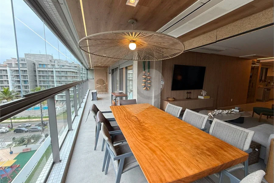 Apartamento à venda com 5 quartos, sendo 3 suítes, em Riviera de São Lourenço, Bertioga, SP