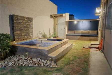 Casa em condomínio Alvorada em Araraquara com 3 dormitórios e piscina