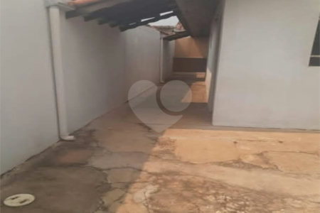 CASA À VENDA – BAIRRO SANTA FELÍCIA