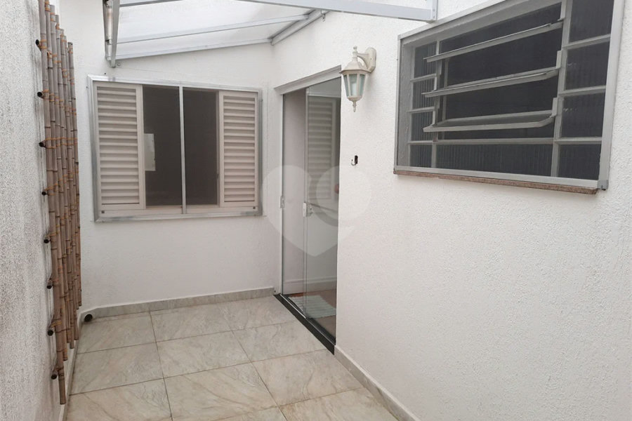 casa térrea na Vila Romana, 07 vagas de garagem, 4 quartos,, sendo 1 suíte amplo quintal.