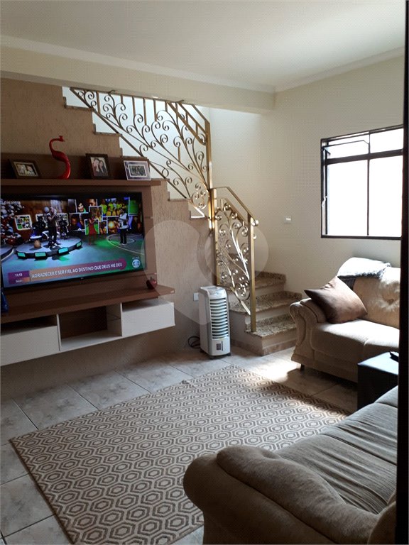 Sobrado à venda com 3 quartos em Jardim Bicão, São Carlos, SP