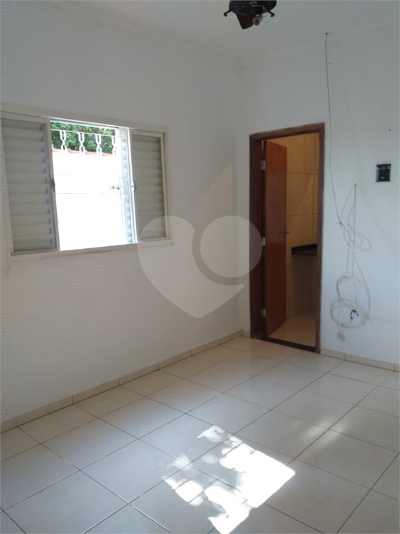 Casa térrea para venda, na cidade de Araraquara/SP.