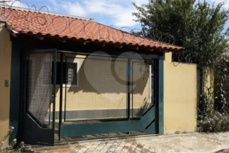 Casa Térrea com 2 dormitórios.