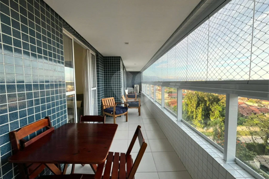 Apartamento à venda com 2 quartos, sendo 1 suíte,  em Indaiá, Bertioga, SP