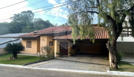 Casa à venda com 3 quartos, sendo 1 suíte,  no condomínio Villagio Capriccio, Louveira - SP