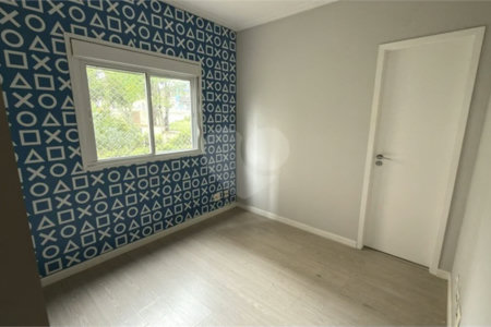 Apartamento de 155 m² com 4 dormitórios, varanda e 2 vagas de garagem. Condomínio com piscinas adulto, infantil e aquecida, lazer e portaria 24 horas.