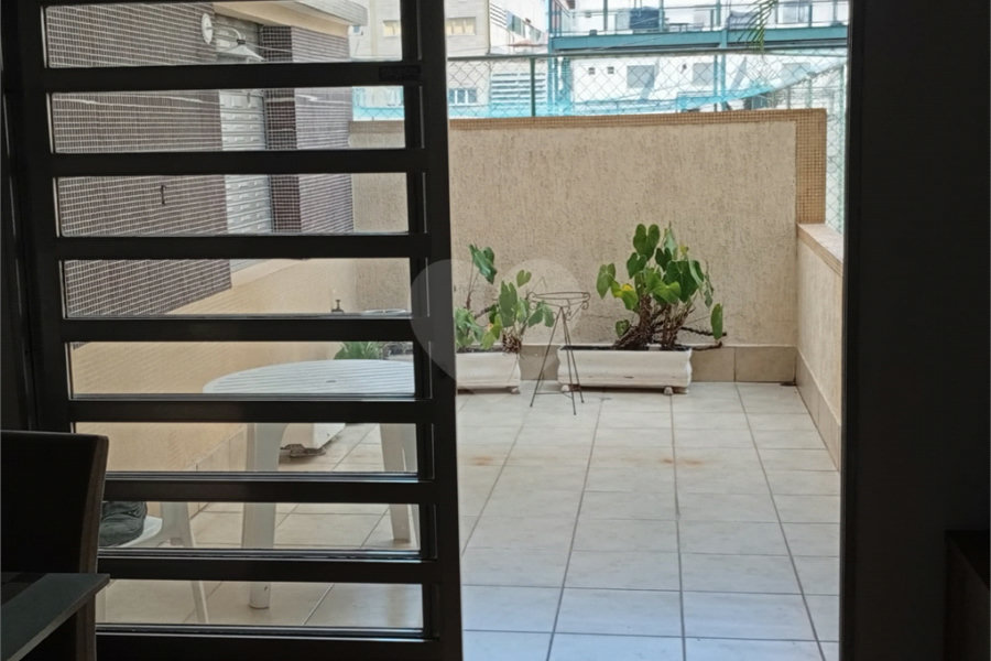 More perto dos melhores cafés, galerias e do agito cultural de Pinheiros, sem abrir mão do sossego de um lar completo, ventilação e luz natural;