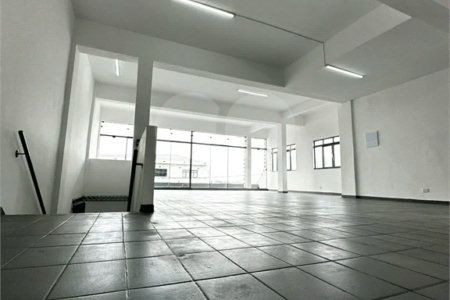 Galpão com 250m² , 4 vagas , para locação em Itaquera.