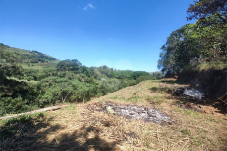 Área rural em Piracaia com 3.289 metros, ótima para chácara, as margens do rio Cachoeira