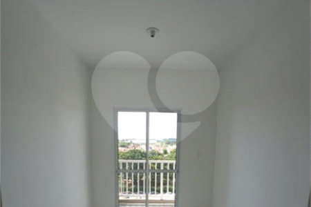 Apartamento no Condomínio Flor de Liz.