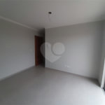 Apartamento COBERTURA com 66m2, 3 quartos, banheiro, sala, cozinha, quintal e 1 vaga