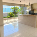 Cobertura de 255 m² com 3 dormitórios, 1 suíte, cozinha planejada, 2 vagas e área gourmet com churrasqueira.