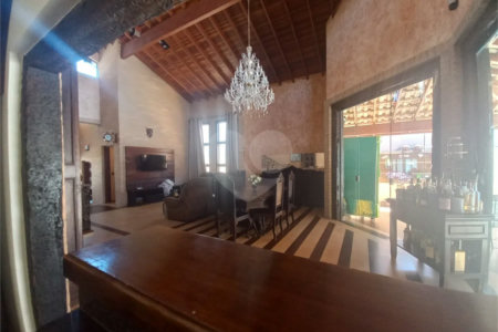 Linda casa com piscina localizada no melhor condomínio de Hortolândia - Green Park.